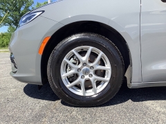 Used 2025  Chrysler Pacifica Select FWD at G&period;O&period; Crivelli Autmotive Inc&period; near New Castle&comma; PA