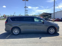 Used 2025  Chrysler Pacifica Select FWD at G&period;O&period; Crivelli Autmotive Inc&period; near New Castle&comma; PA