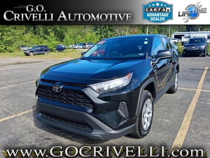 2022 Toyota RAV4 LE's photo