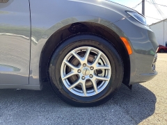Used 2025  Chrysler Pacifica Select FWD at G&period;O&period; Crivelli Autmotive Inc&period; near New Castle&comma; PA