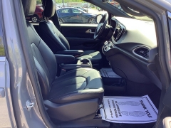 Used 2025  Chrysler Pacifica Select FWD at G&period;O&period; Crivelli Autmotive Inc&period; near New Castle&comma; PA
