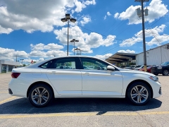 Used 2023  Volkswagen Jetta SE Auto at G&period;O&period; Crivelli Autmotive Inc&period; near New Castle&comma; PA