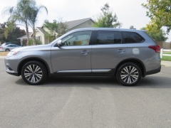 New 2019  Mitsubishi Outlander 4d SUV FWD SE at Promax Motors near Davenport, IA