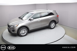 New 2018  Kia Sorento 4d SUV FWD LX at Promax Motors near Davenport, IA