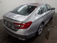 New 2018  Honda Accord Sedan 4d Touring 1&period;5L at Promax Motors near Davenport&comma; IA