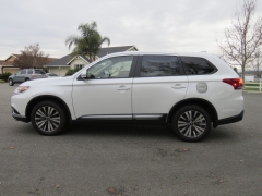 New 2019  Mitsubishi Outlander 4d SUV FWD SE at Promax Motors near Davenport, IA