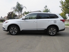 New 2019  Mitsubishi Outlander 4d SUV FWD SE at Promax Motors near Davenport, IA