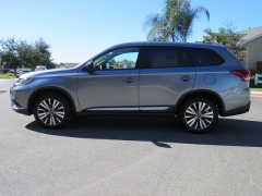 New 2019  Mitsubishi Outlander 4d SUV FWD ES at Promax Motors near Davenport, IA