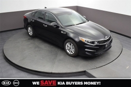 New 2018  Kia Optima 4d Sedan LX at Promax Motors near Davenport, IA