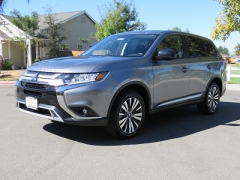 New 2019  Mitsubishi Outlander 4d SUV FWD ES at Promax Motors near Davenport, IA