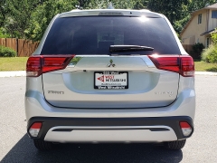 New 2019  Mitsubishi Outlander 4d SUV FWD SE at Promax Motors near Davenport, IA