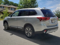 New 2019  Mitsubishi Outlander 4d SUV FWD ES at Promax Motors near Davenport, IA