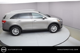 New 2018  Kia Sorento 4d SUV FWD LX at Promax Motors near Davenport, IA