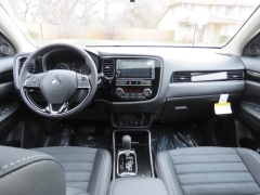 New 2019  Mitsubishi Outlander 4d SUV AWC SE at Promax Motors near Davenport, IA