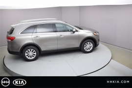 New 2018  Kia Sorento 4d SUV FWD LX at Promax Motors near Davenport, IA