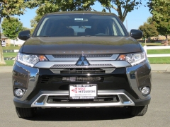New 2019  Mitsubishi Outlander 4d SUV FWD ES at Promax Motors near Davenport, IA