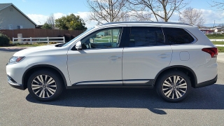 New 2019  Mitsubishi Outlander 4d SUV FWD SE at Promax Motors near Davenport, IA