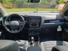 New 2019  Mitsubishi Outlander 4d SUV FWD SE at Promax Motors near Davenport, IA