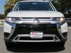 New 2019  Mitsubishi Outlander 4d SUV FWD ES at Promax Motors near Davenport, IA