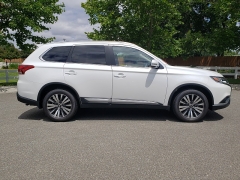 New 2019  Mitsubishi Outlander 4d SUV FWD SEL at Promax Motors near Davenport, IA