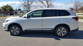 New 2019  Mitsubishi Outlander 4d SUV FWD SE at Promax Motors near Davenport, IA
