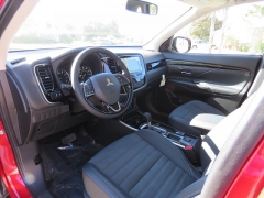 New 2019  Mitsubishi Outlander 4d SUV FWD SE at Promax Motors near Davenport, IA