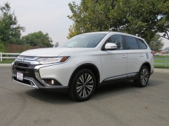 New 2019  Mitsubishi Outlander 4d SUV FWD SE at Promax Motors near Davenport, IA