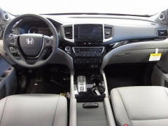 New 2018  Honda Pilot 4d SUV AWD Touring at Promax Motors near Davenport, IA