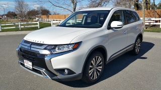 New 2019  Mitsubishi Outlander 4d SUV FWD SE at Promax Motors near Davenport, IA