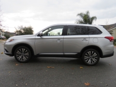 New 2019  Mitsubishi Outlander 4d SUV AWC SE at Promax Motors near Davenport, IA