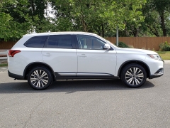 New 2019  Mitsubishi Outlander 4d SUV FWD SE at Promax Motors near Davenport, IA