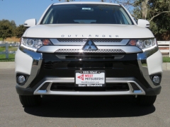 New 2019  Mitsubishi Outlander 4d SUV AWC SE at Promax Motors near Davenport, IA