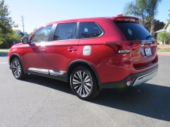 New 2019  Mitsubishi Outlander 4d SUV FWD SE at Promax Motors near Davenport, IA