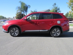 New 2019  Mitsubishi Outlander 4d SUV FWD SE at Promax Motors near Davenport, IA
