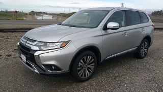 New 2019  Mitsubishi Outlander 4d SUV FWD SE at Promax Motors near Davenport, IA