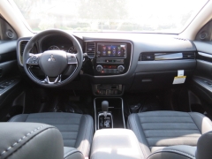 New 2019  Mitsubishi Outlander 4d SUV AWC SE at Promax Motors near Davenport, IA