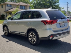 New 2019  Mitsubishi Outlander 4d SUV FWD SE at Promax Motors near Davenport, IA