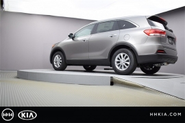 New 2018  Kia Sorento 4d SUV FWD LX at Promax Motors near Davenport, IA