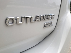 New 2019  Mitsubishi Outlander 4d SUV FWD SEL at Promax Motors near Davenport, IA