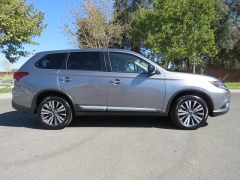 New 2019  Mitsubishi Outlander 4d SUV FWD ES at Promax Motors near Davenport, IA