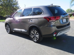 New 2019  Mitsubishi Outlander 4d SUV FWD ES at Promax Motors near Davenport, IA
