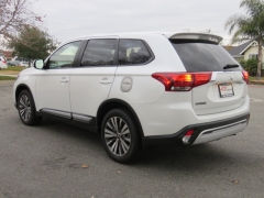 New 2019  Mitsubishi Outlander 4d SUV FWD SE at Promax Motors near Davenport, IA