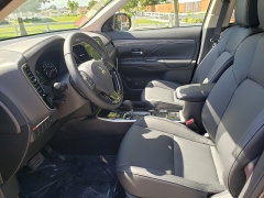 New 2019  Mitsubishi Outlander 4d SUV FWD SEL at Promax Motors near Davenport, IA