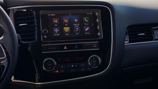 New 2019  Mitsubishi Outlander 4d SUV FWD SE at Promax Motors near Davenport, IA