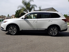 New 2019  Mitsubishi Outlander 4d SUV FWD SE at Promax Motors near Davenport, IA