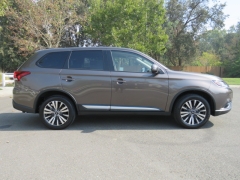 New 2019  Mitsubishi Outlander 4d SUV AWC SE at Promax Motors near Davenport, IA