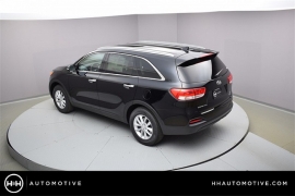 New 2018  Kia Sorento 4d SUV FWD LX at Promax Motors near Davenport, IA