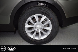 New 2018  Kia Sorento 4d SUV FWD LX at Promax Motors near Davenport, IA