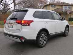 New 2019  Mitsubishi Outlander 4d SUV FWD SE at Promax Motors near Davenport, IA