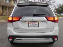 New 2019  Mitsubishi Outlander 4d SUV FWD SE at Promax Motors near Davenport, IA